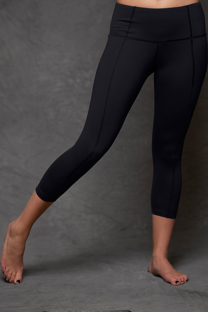 Black Contour Crop Legging